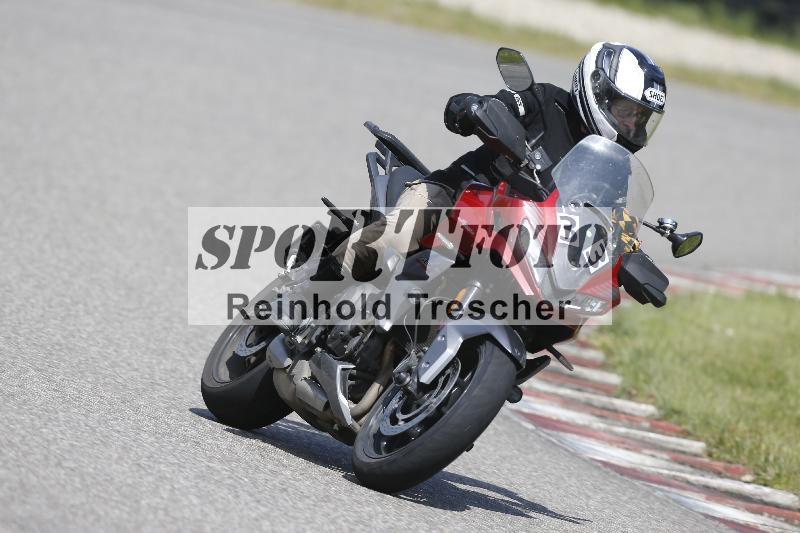 /Archiv-2025/09 22.04.2025 Cornu Master School ADR/gruen-vert/33